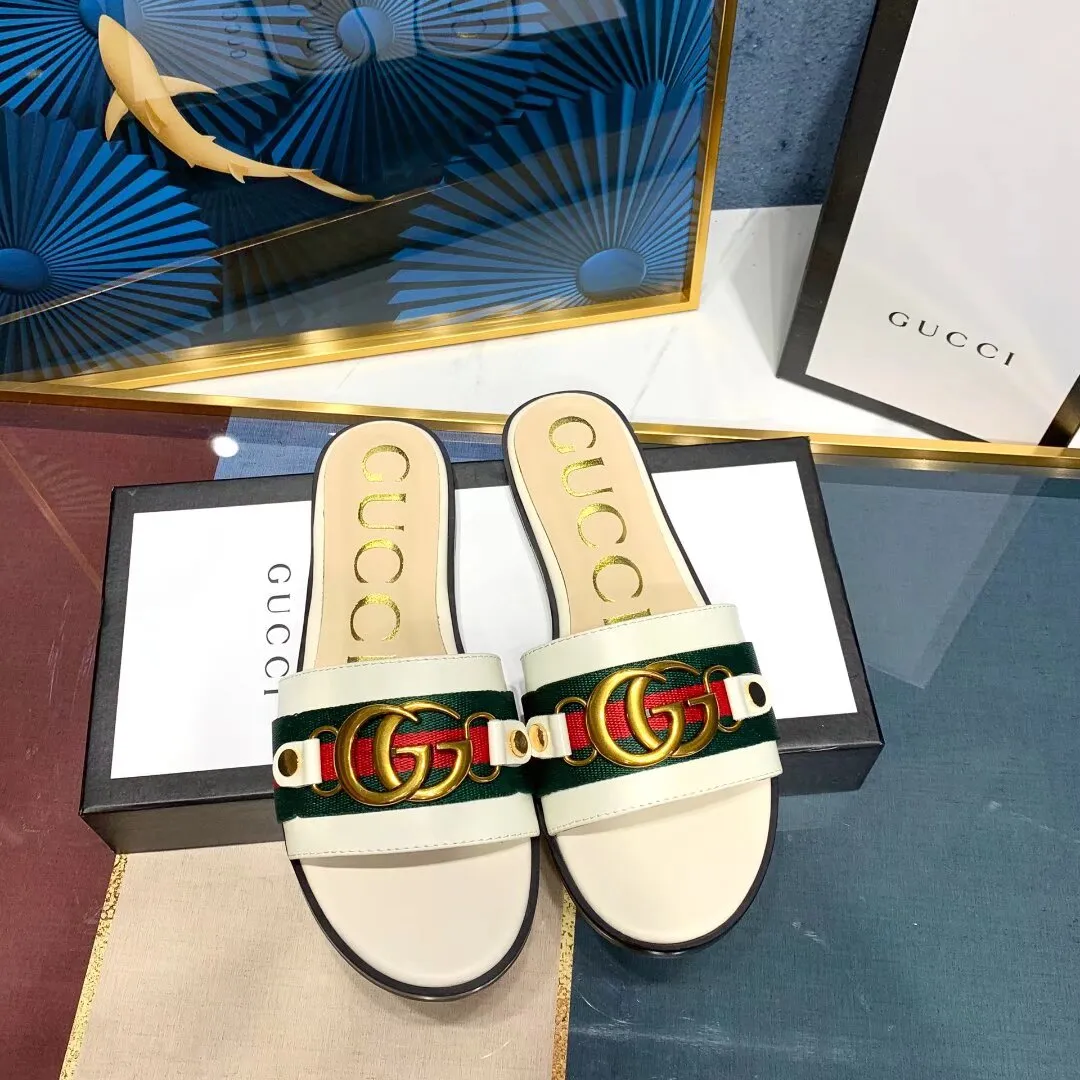 👟👟Ex-factory price 280👟👟 Gucci slippers. All in sheepskin. Sheepskin feet with original GUCCI bronze buckles. High-end atmosphere. Wear-resistant and non-slip branded rubber outsole. 35-42 yards. (41*42 can be customized, non-refundable and non-exchangeable* Welcome new and old customers to sell as shown in the picture)